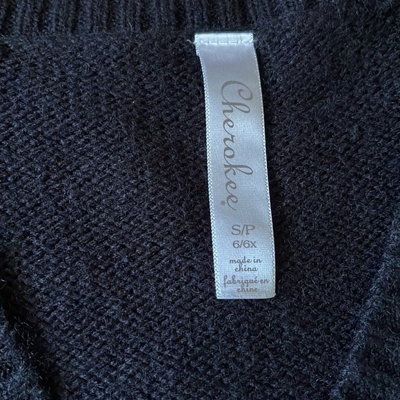 Sweaters - Picture 7 of 8